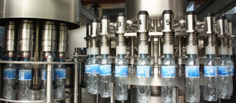 果汁定量灌装机在生产线中的应用